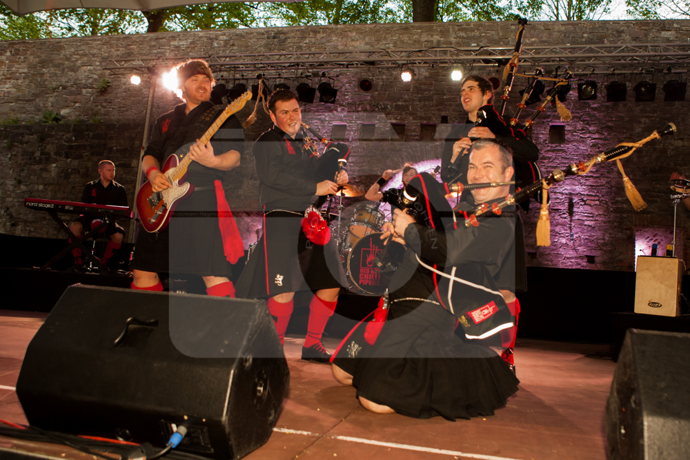 RED HOT CHILLI PIPERS IM SCHLOSS BAD PYRMONT